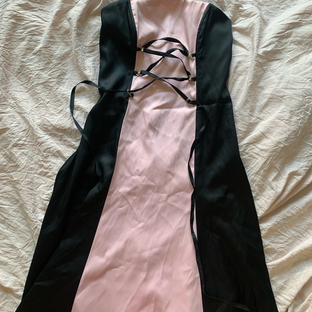 Vintage 2000’s Elegant Black and Pink Lace-Up Dress
